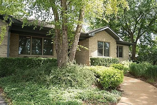 6N601 Cloverdale Rd photo 1