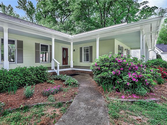 2nd image of 126 Coachman Dr
