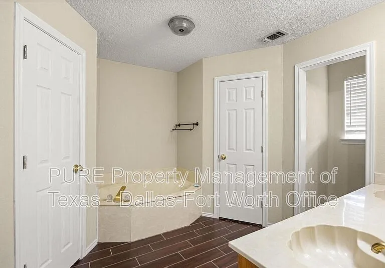 3905 Frisco Cir — Photo 9