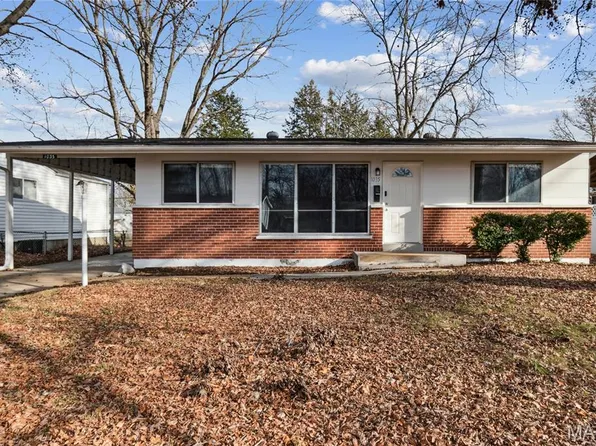 1035 Kostka Ln, Florissant, MO 63031