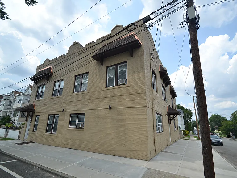 56 Hobart Pl #5 — Photo 1