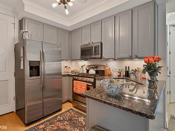 5th image of 1254 W Eddy St #1