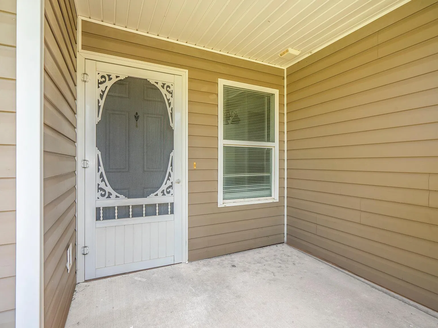 3 bed, 1200 sqft, $1,500 — Photo 2