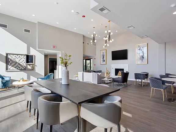 Brand new Party room avaialble for large gathering with family & friends