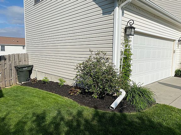 Side Yard to Gate