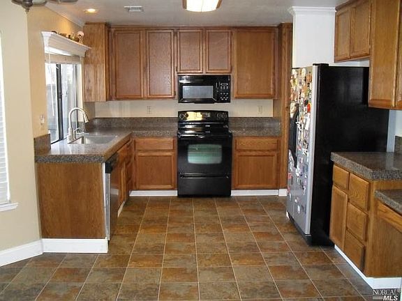 3rd image of 502 Lupine Cir