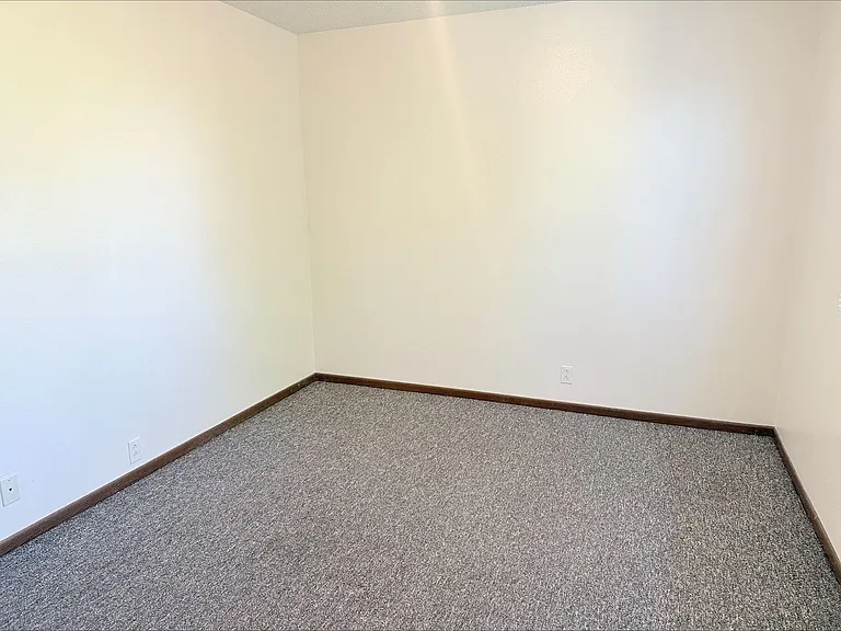 1216 S G Ave — Photo 41