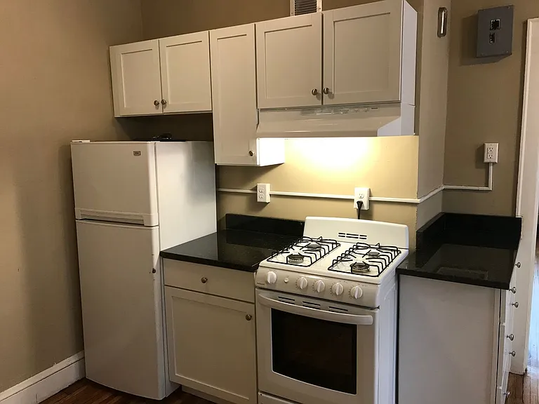 451 Fairview Ave N — Photo 5