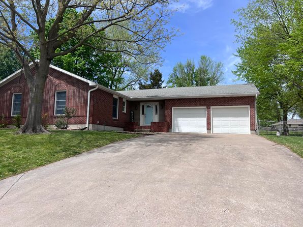 611 N Lake Dr, Marshall, MO 65340