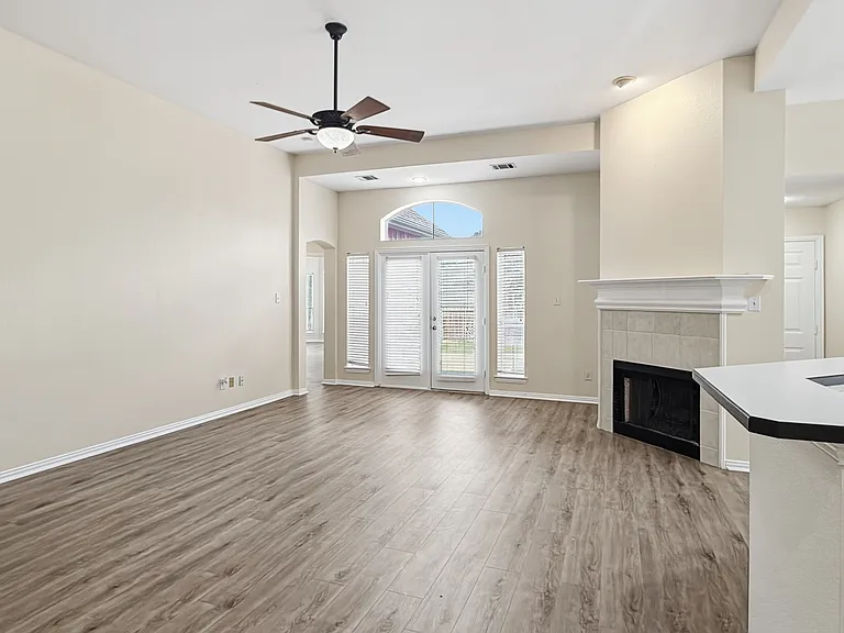 502 Overhill Dr — Photo 3