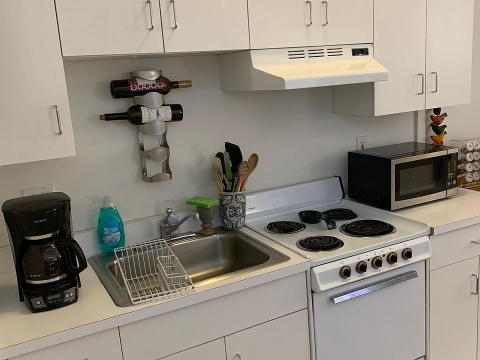 1st image of 124 Park St #13