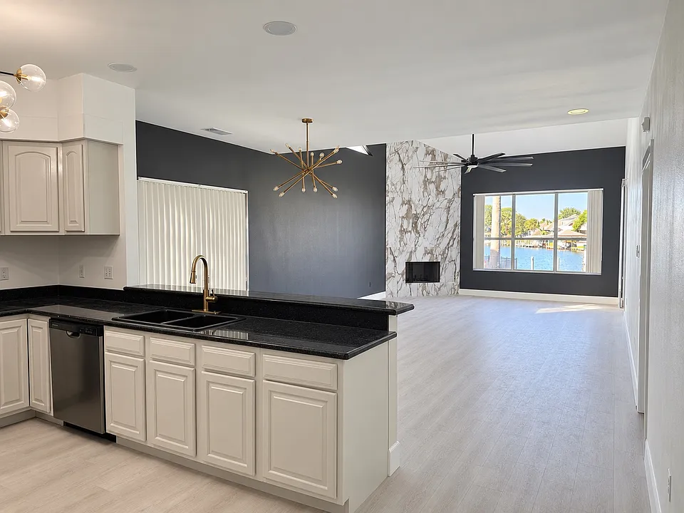 1236 Marina Dr