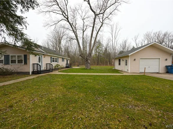 9560 Jamestown St, Angola, NY 14006