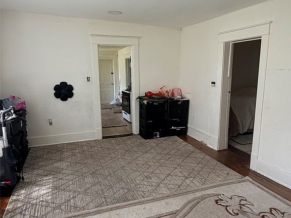 5th image of 3608 Burton Ave