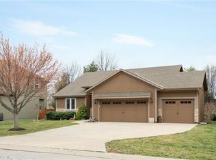 7112 Aminda Dr, Lenexa, KS 66227