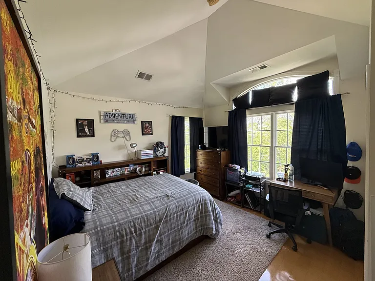 115 Crown Ct — Photo 8