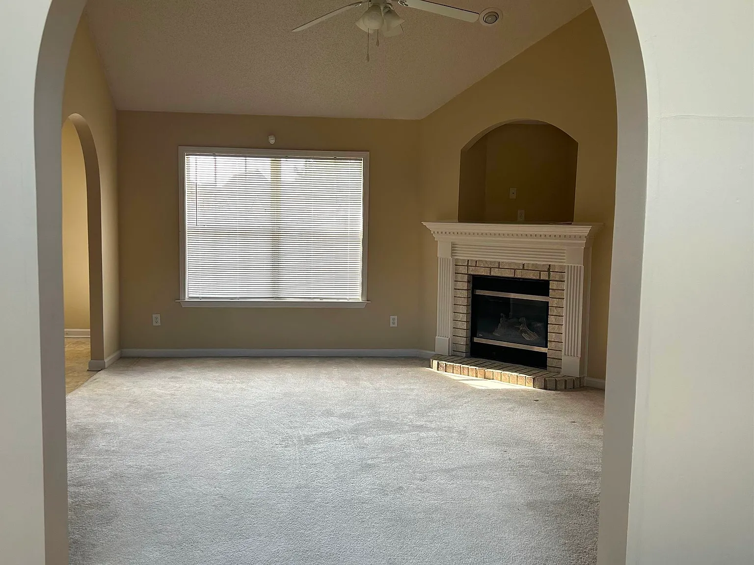 4 bed, 3.0 bath, 2783 sqft, $2,700 — Photo 3