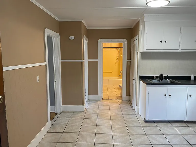 270 Washington St #2R — Photo 3