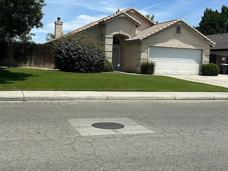 Millikan Way — Photo 1