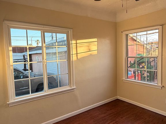3rd image of 807 Ronan Ave