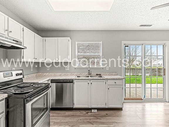3rd image of 6208 Selago Dr