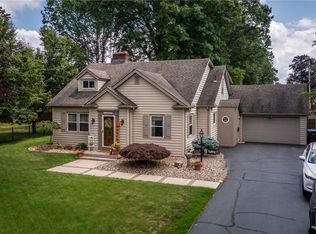 1402 Highland Rd, Sharon, PA 16146