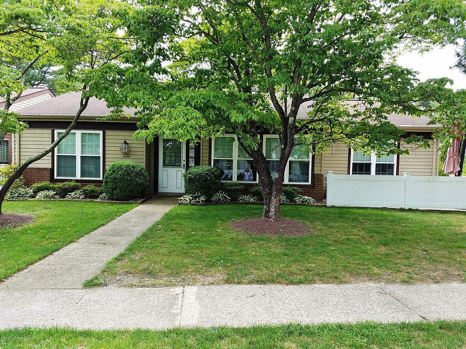 1st image of 599B Devonshire Ln #B