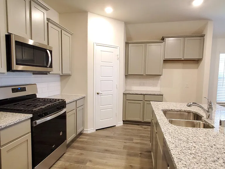 808 Marigold St — Photo 7