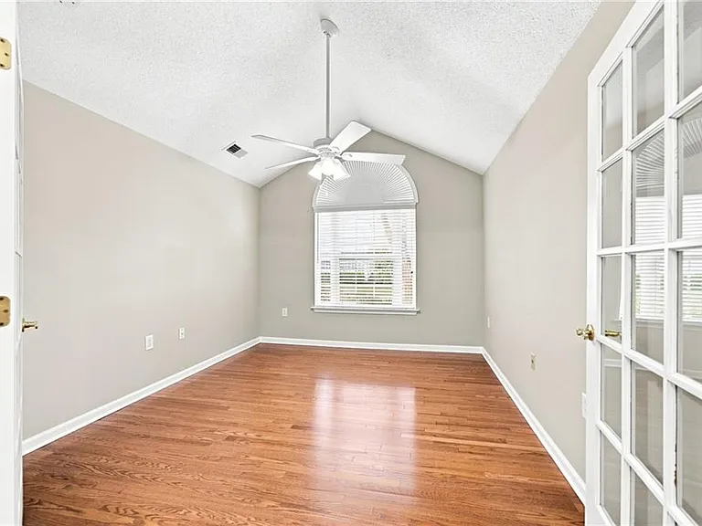 3204 Village Ln — Photo 15