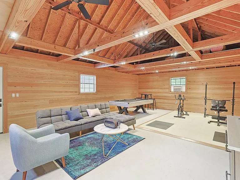 15305 Plum Ln — Photo 35