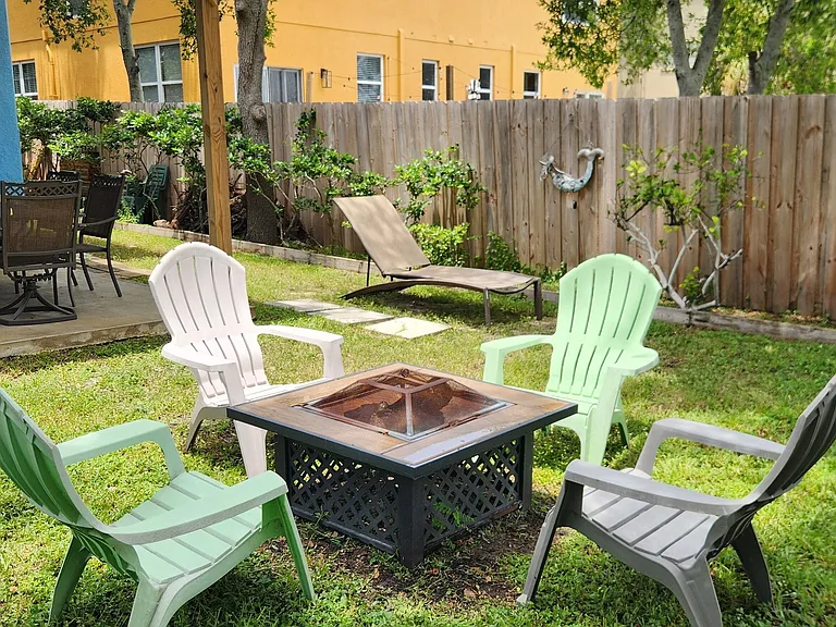 113 Kenwood Ave — Photo 42