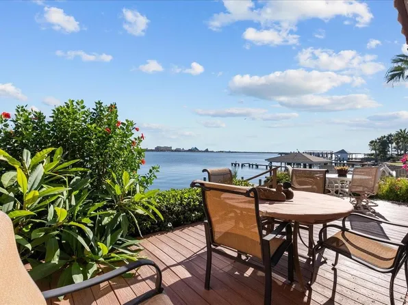 7105 Broadway St, Galveston, TX 77554