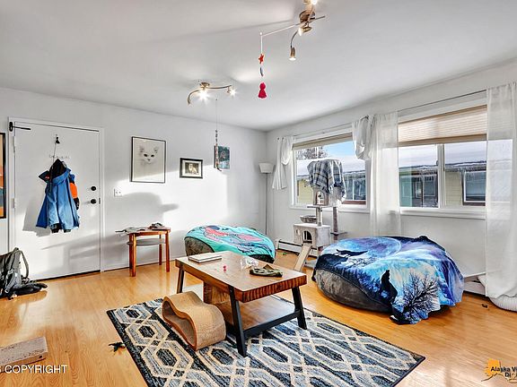 3rd image of 605 Mumford St
