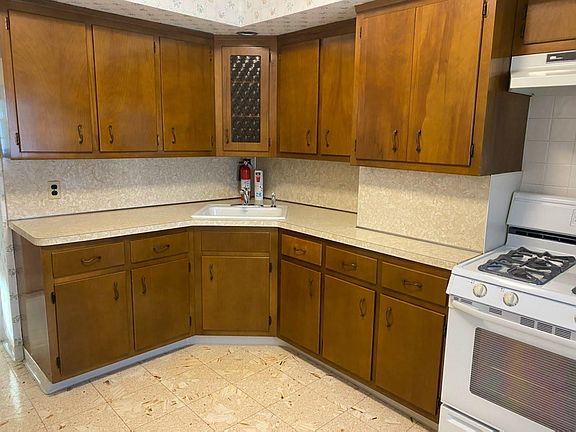 2nd image of 6929 71st St #2