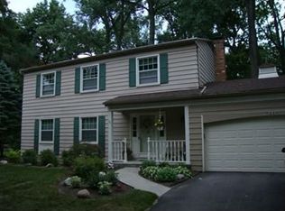 5448 Wadsworth Dr, Sylvania, OH 43560