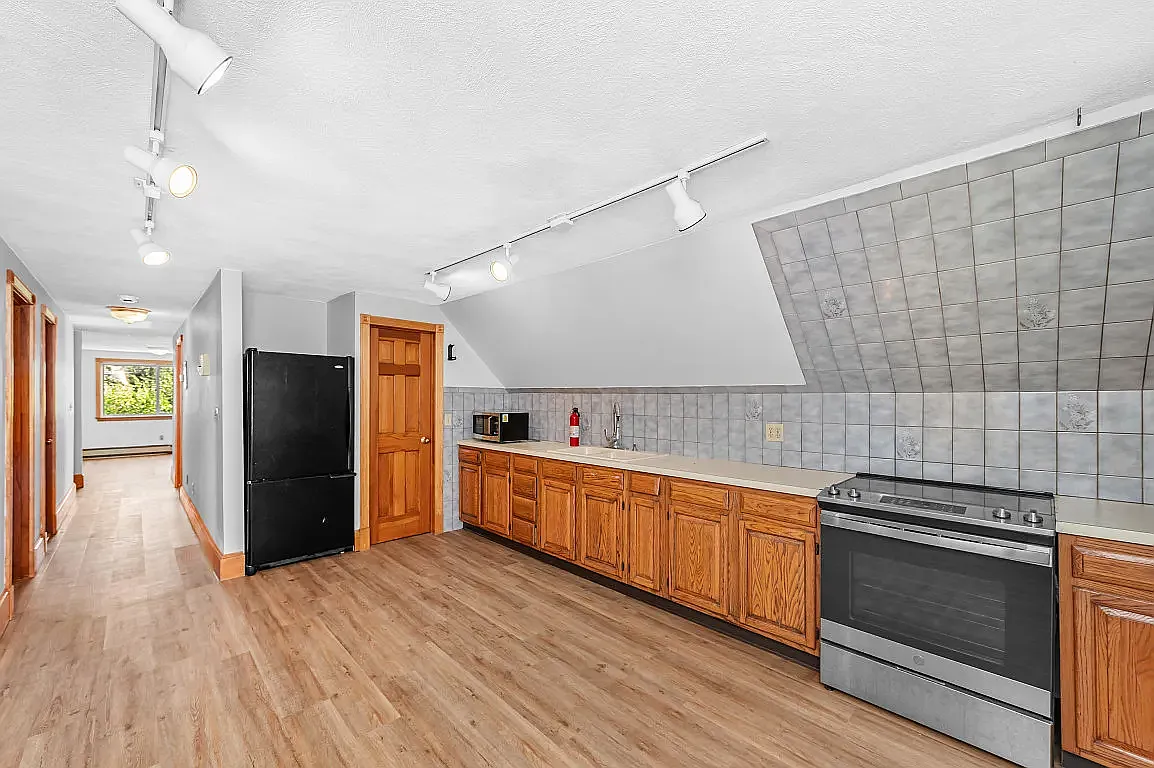2 bed, 1100 sqft, $2,650 — Photo 2