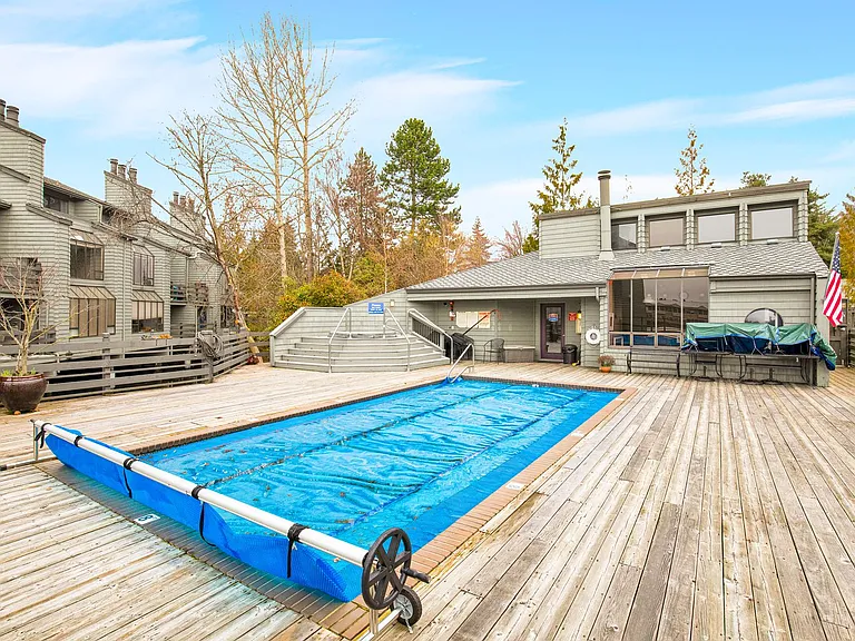 4 Lake Bellevue Dr #201 — Photo 16