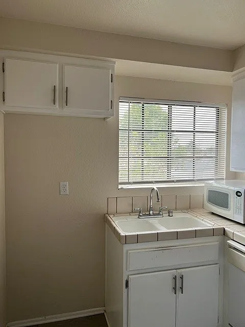 2 bed, 1.5 bath, 825 sqft, $2,295 — Photo 4
