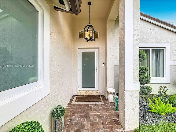 4th image of 16523 Sapphire St