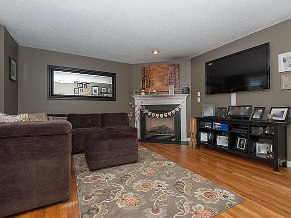 3rd image of 305 Farrwood Dr #2