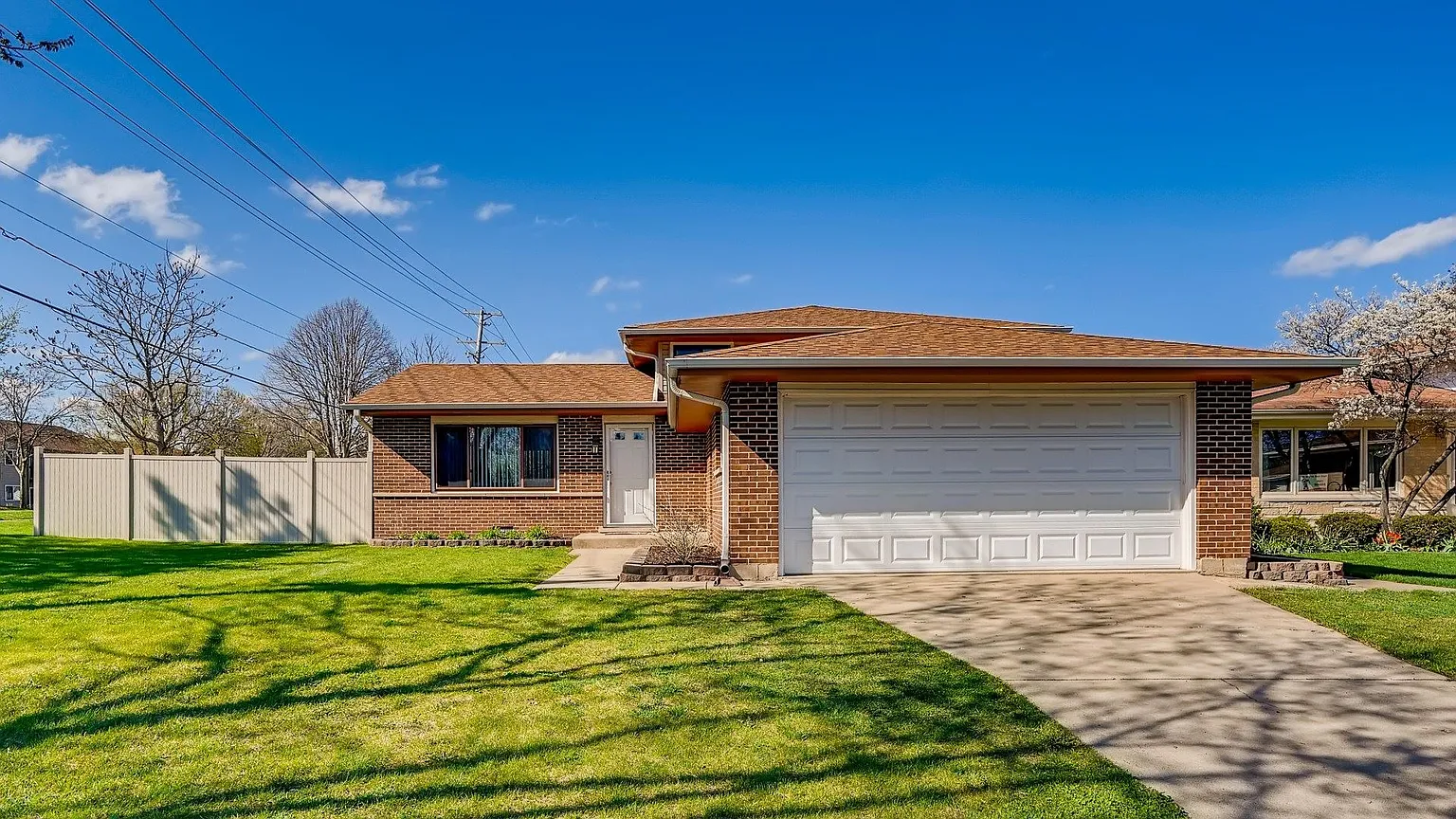 800 E Marshall Ct photo 1