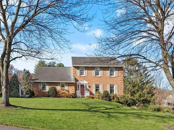8 Japonica Dr, Lititz, PA 17543