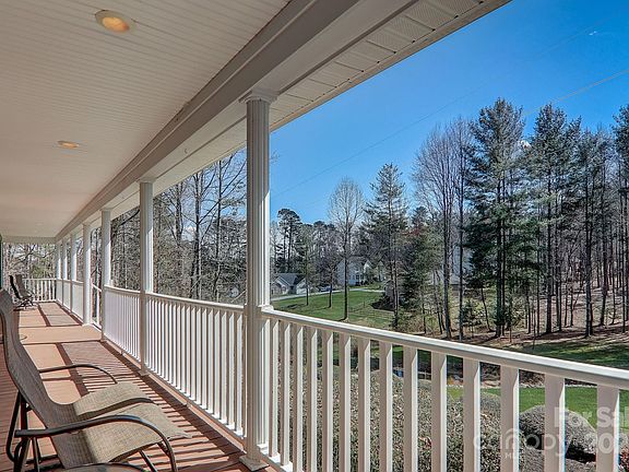 3rd image of 98 Spicebush Ct