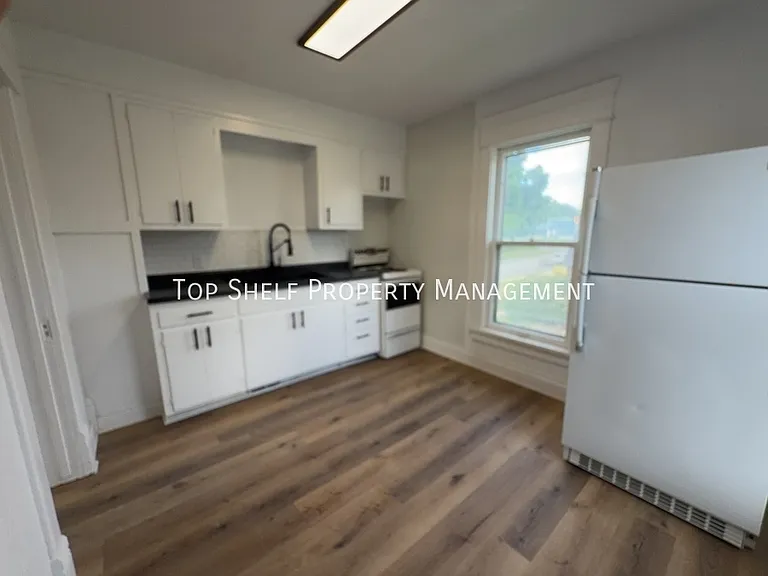 802 1st Ave #B — Photo 3
