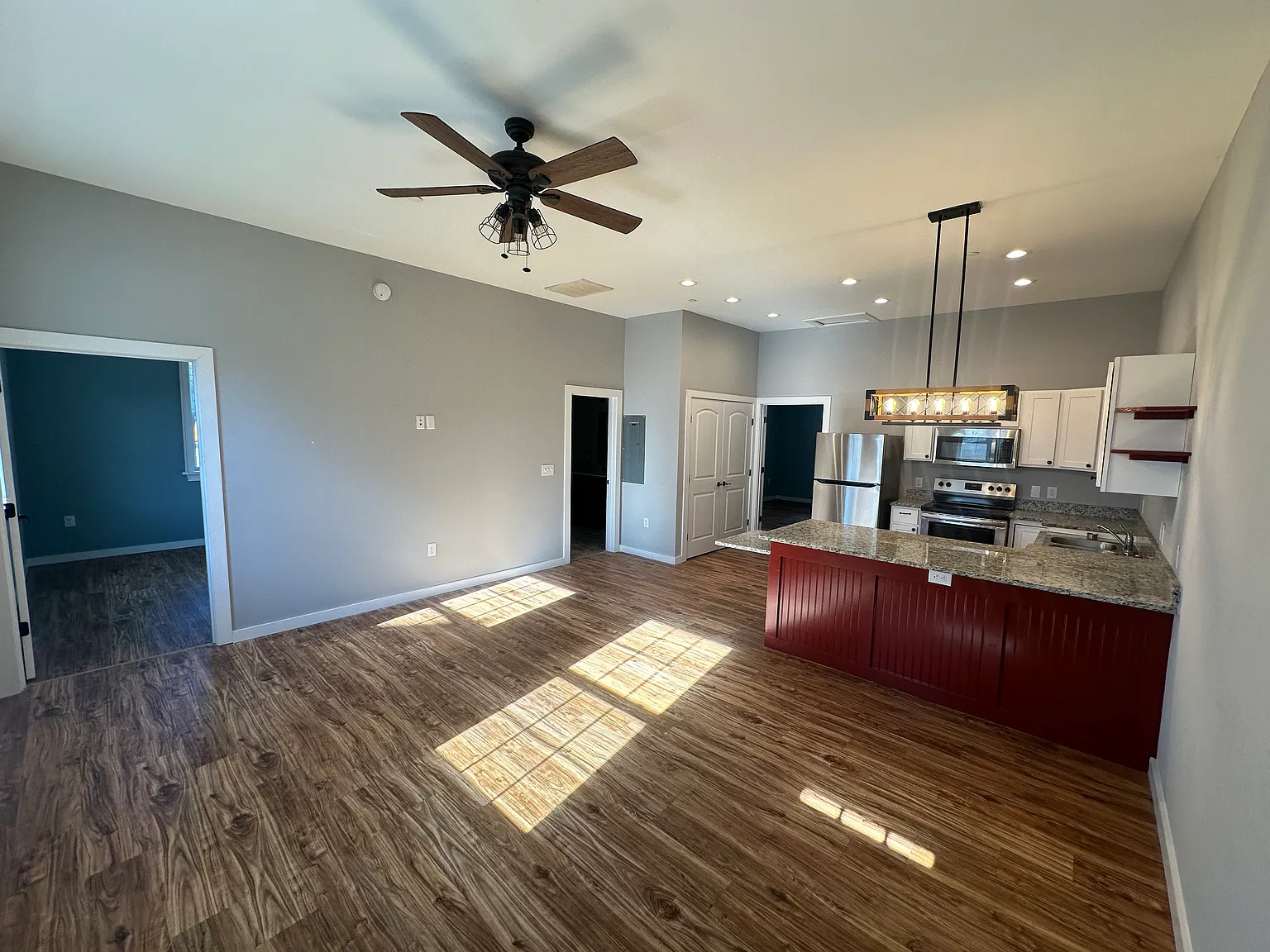 2 bed, 900 sqft, $1,425 — Photo 4