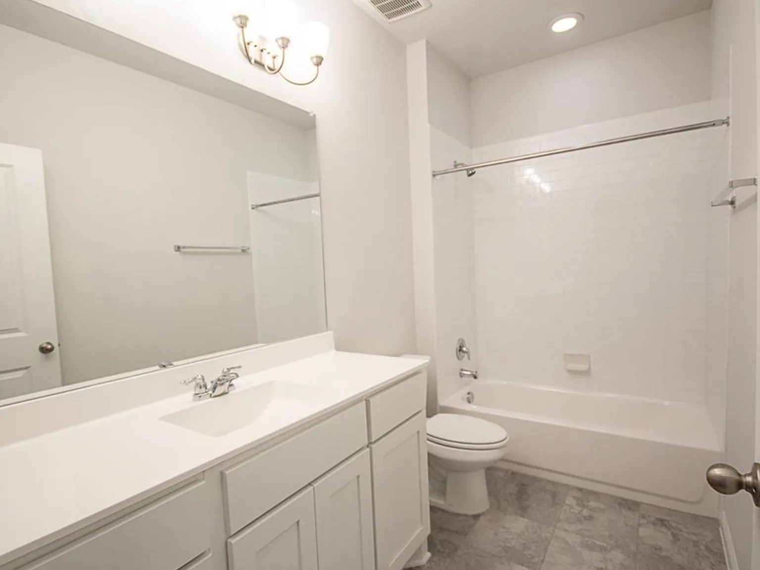 4 bed, 2264 sqft, $2,300 — Photo 4