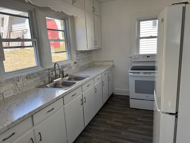 142 North Ave — Photo 8