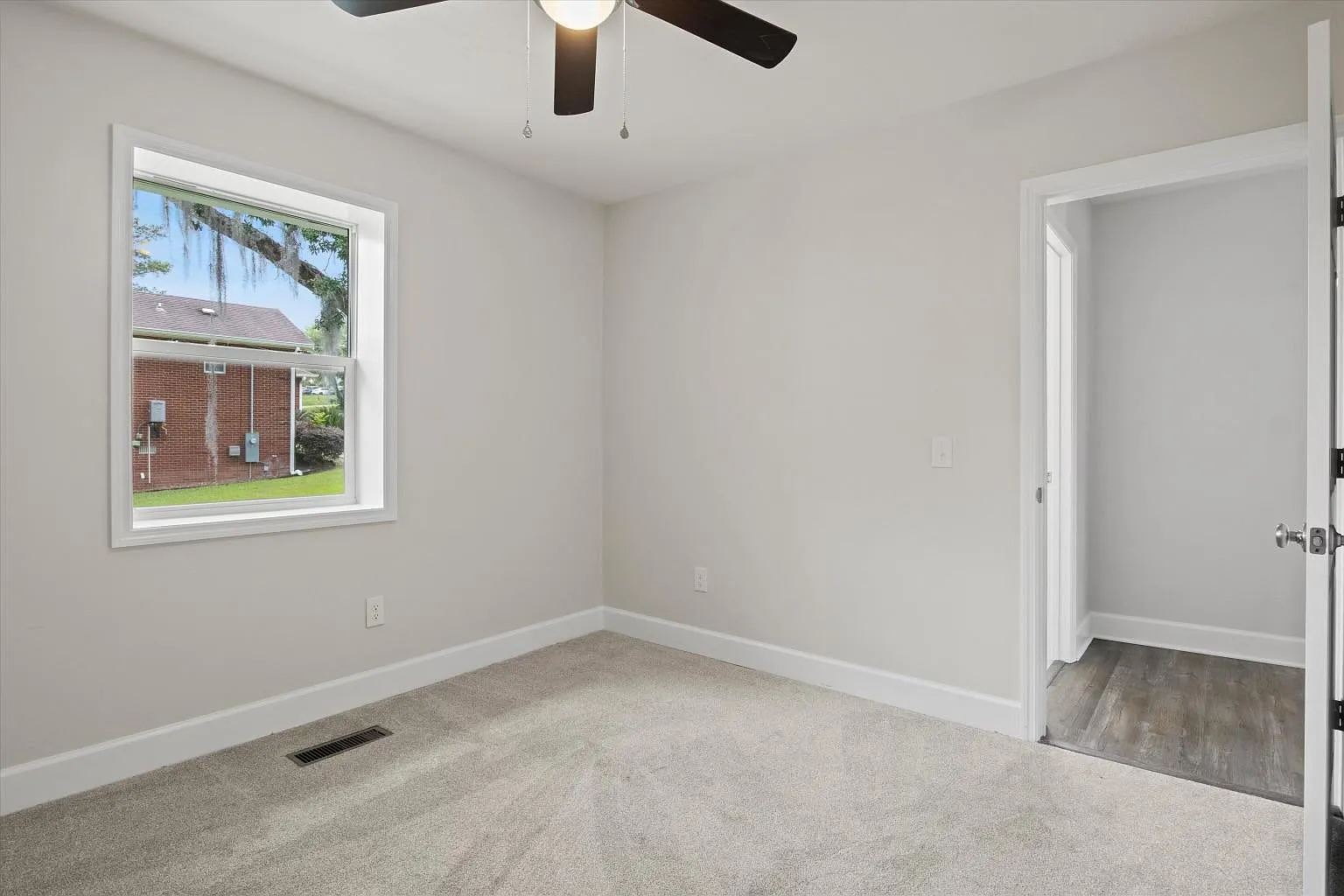 3 bed, 1000 sqft, $2,800 — Photo 4