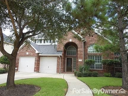 Front
						:
						Well maintained Yard (back fenced) - nice curb appeal