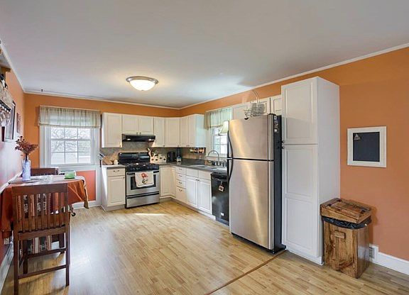 4th image of 1307 Maple Ave